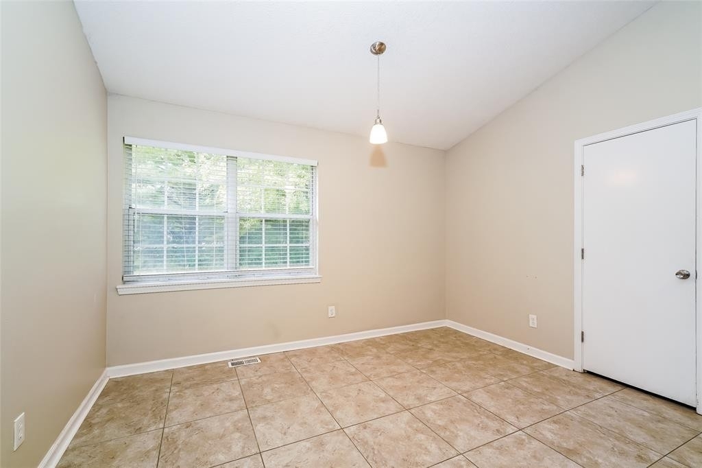 2946 Greenview Way - Photo 3