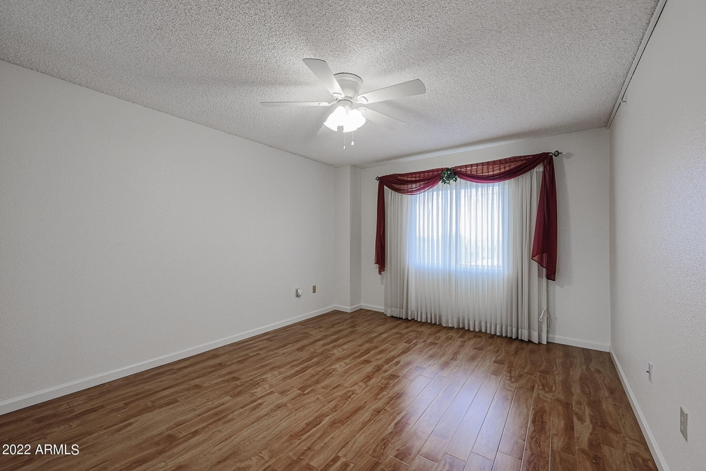 10330 W Thunderbird Boulevard - Photo 9