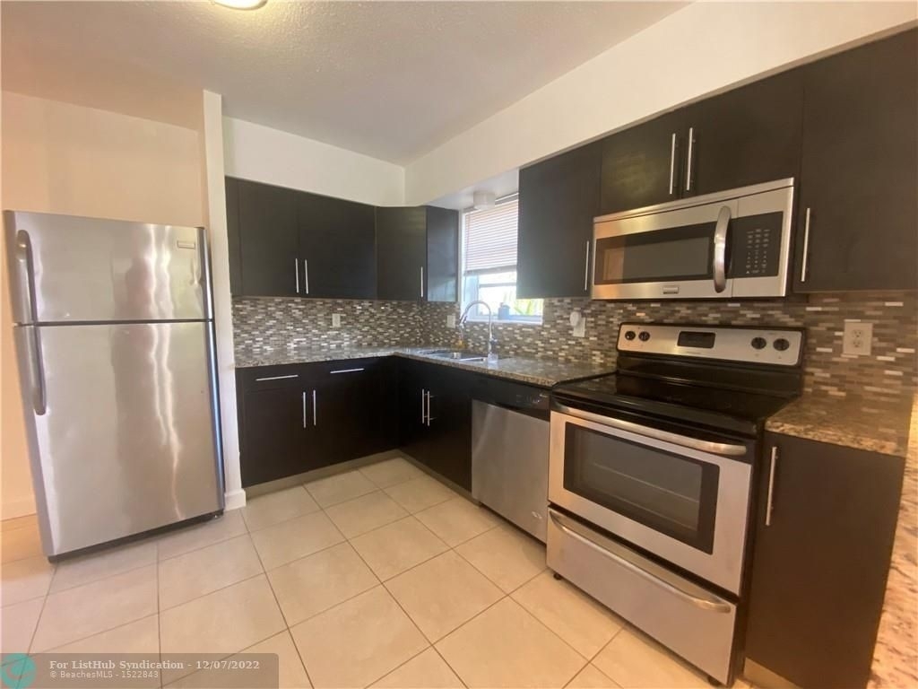 2500 Sw 18th Ter - Photo 1