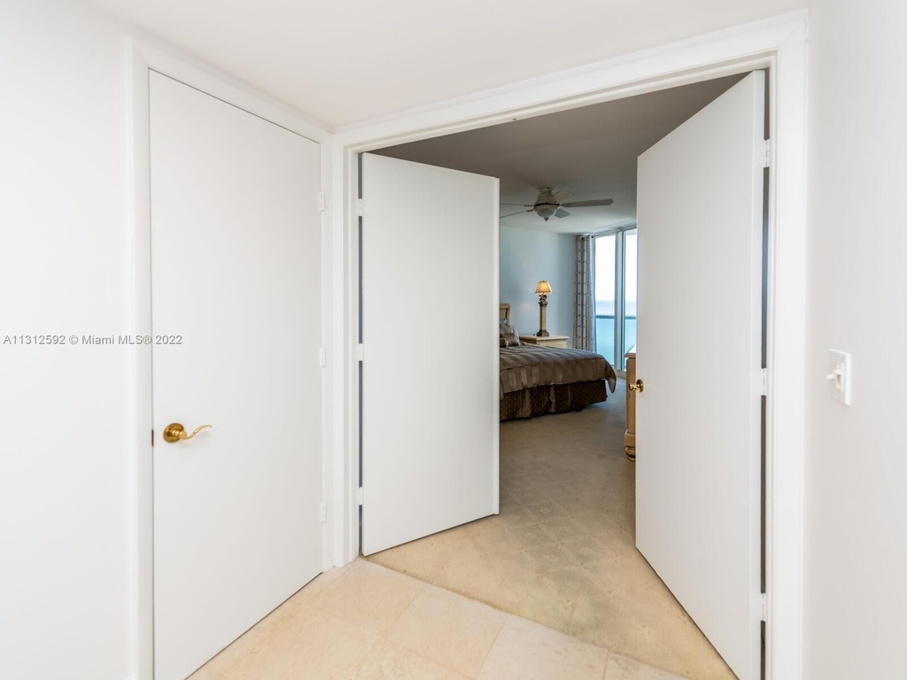 19333 Collins Ave - Photo 19