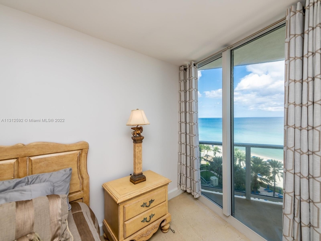 19333 Collins Ave - Photo 21