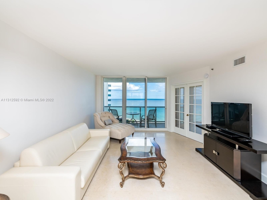 19333 Collins Ave - Photo 4