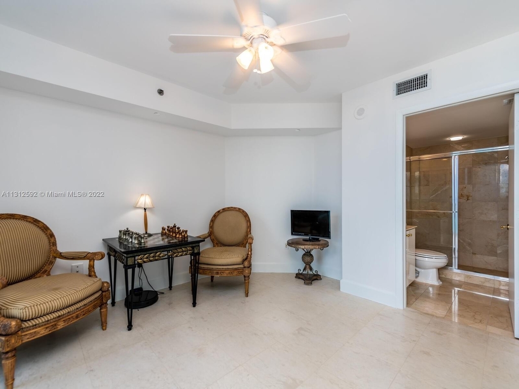 19333 Collins Ave - Photo 35