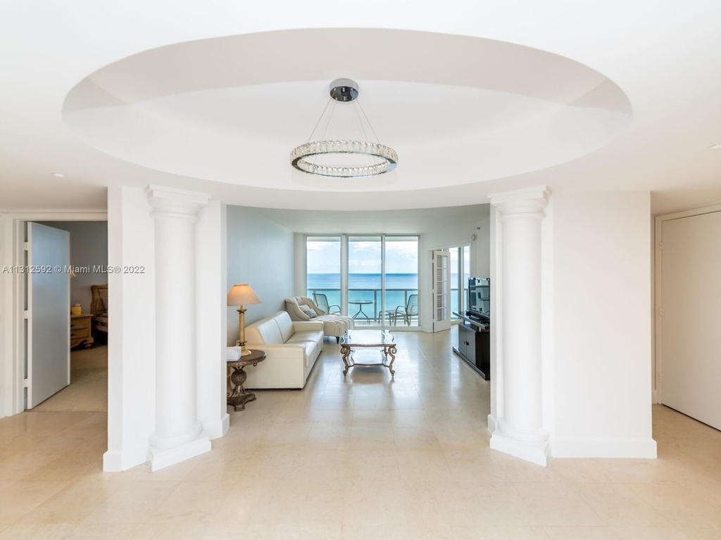 19333 Collins Ave - Photo 3
