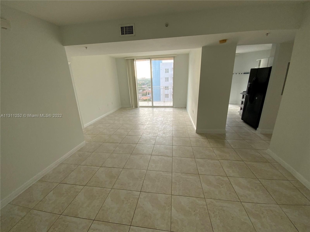 2425 Sw 27th Ave - Photo 1