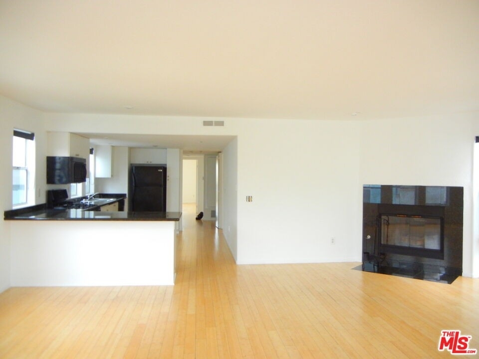 39 Clubhouse Ave - Photo 1