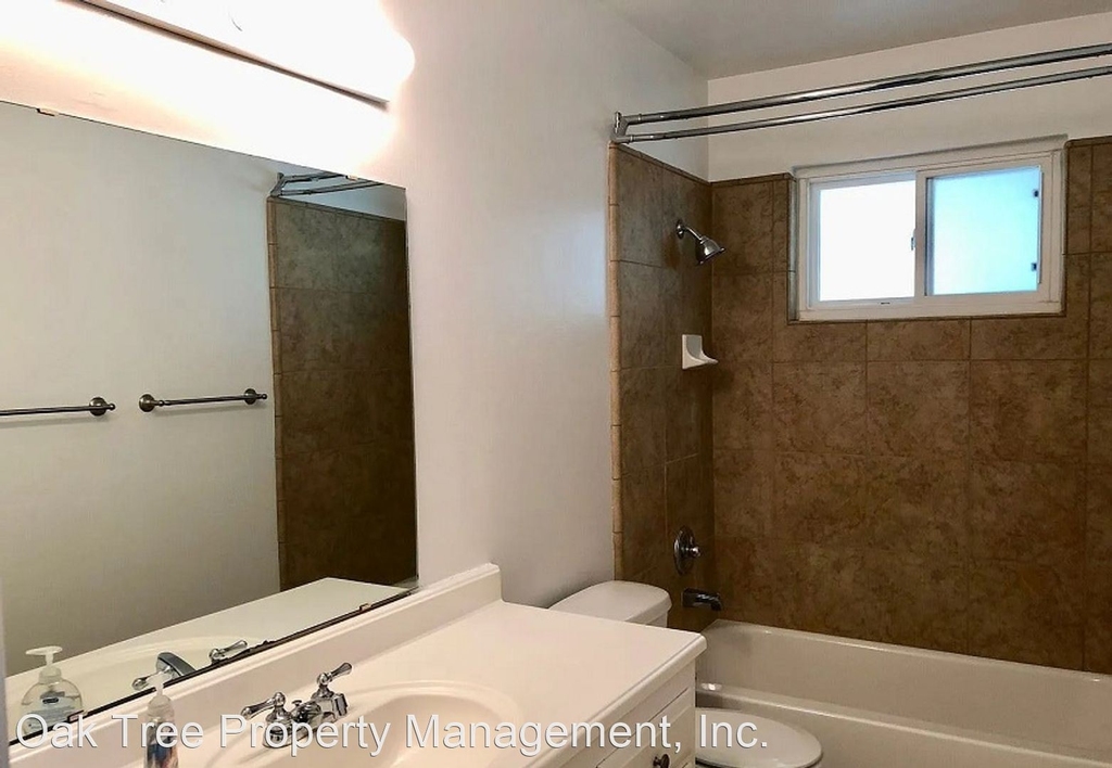 1637 Stanford Avenue - Photo 2