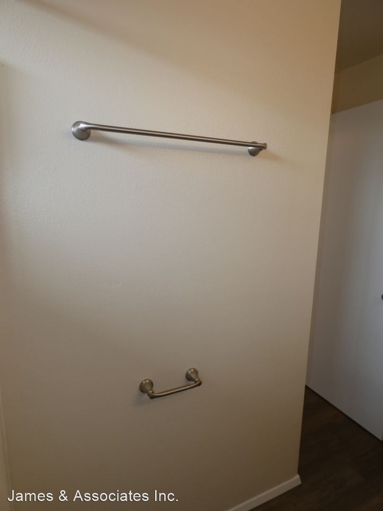 703 E Cedar St - Photo 10