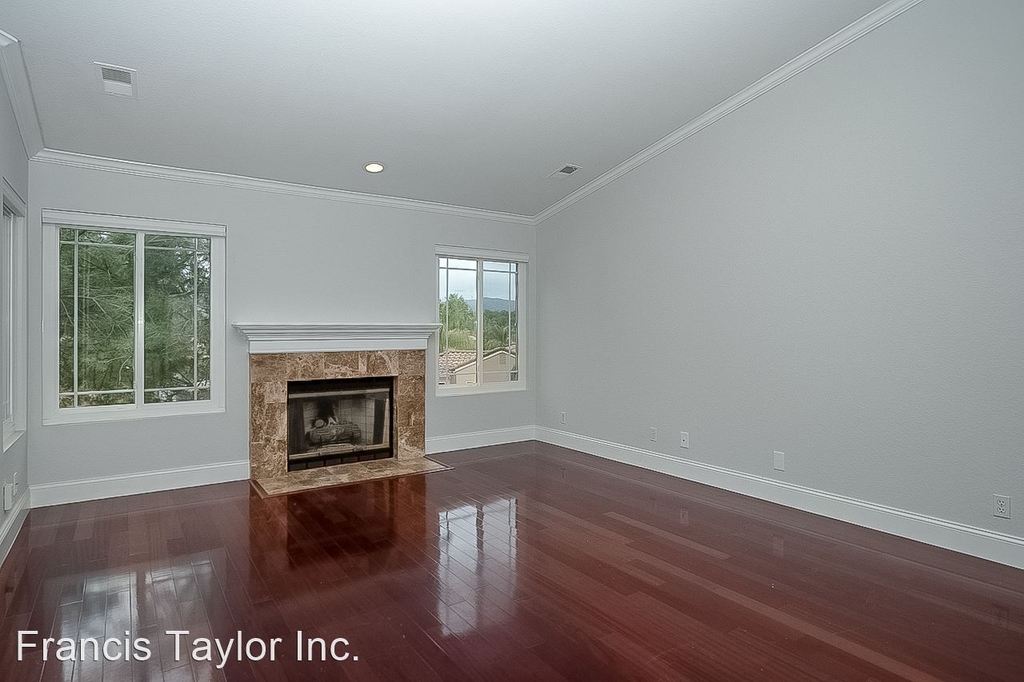 1340 Shinly Place - Photo 14