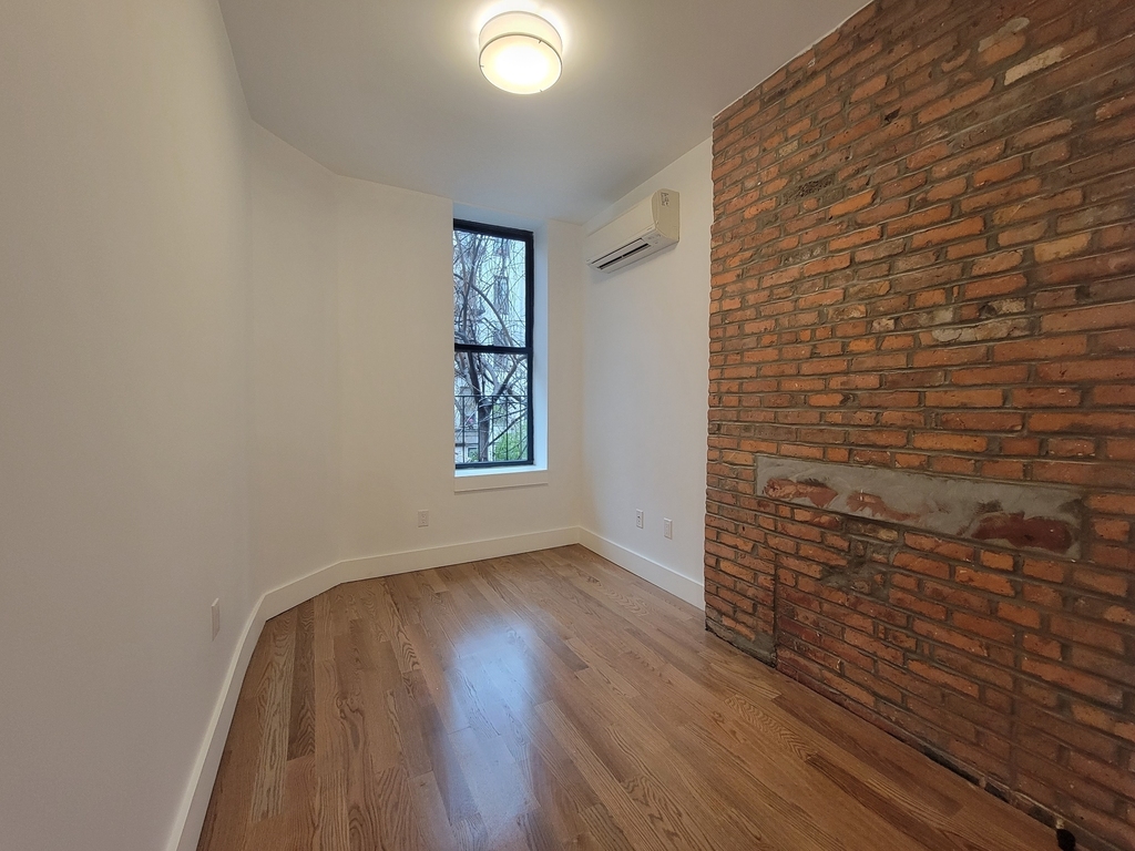 631 East 6th Street - Photo 5