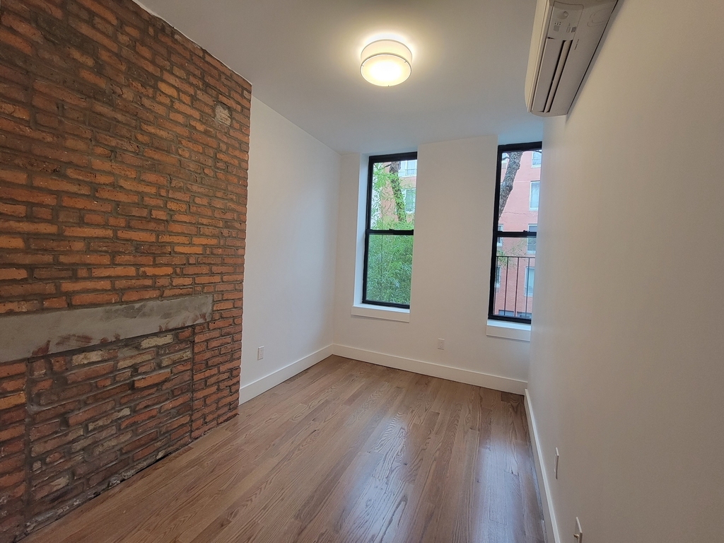 631 East 6th Street - Photo 3