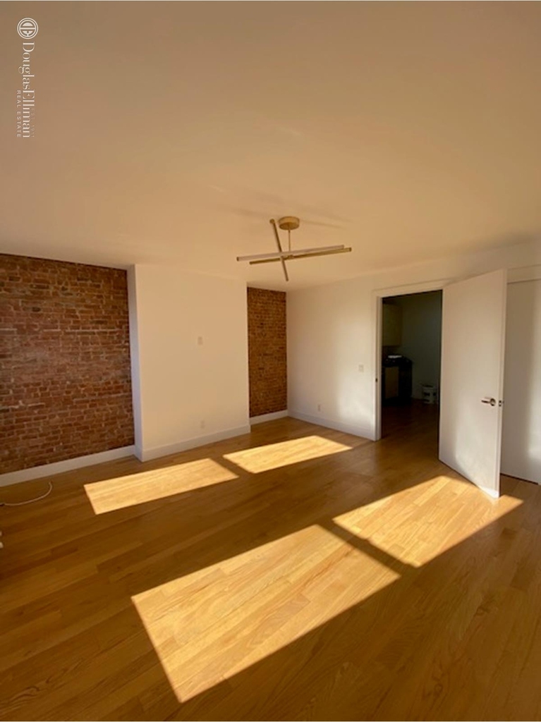 130 Noble St - Photo 4