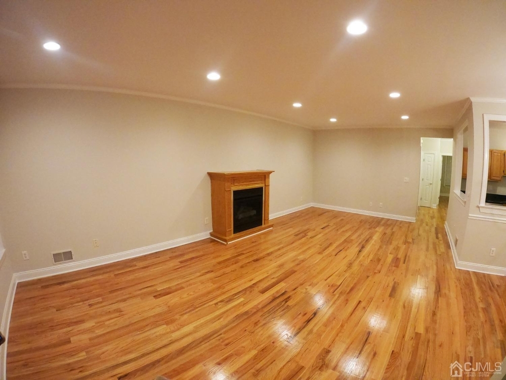 604 Middlesex Avenue - Photo 2