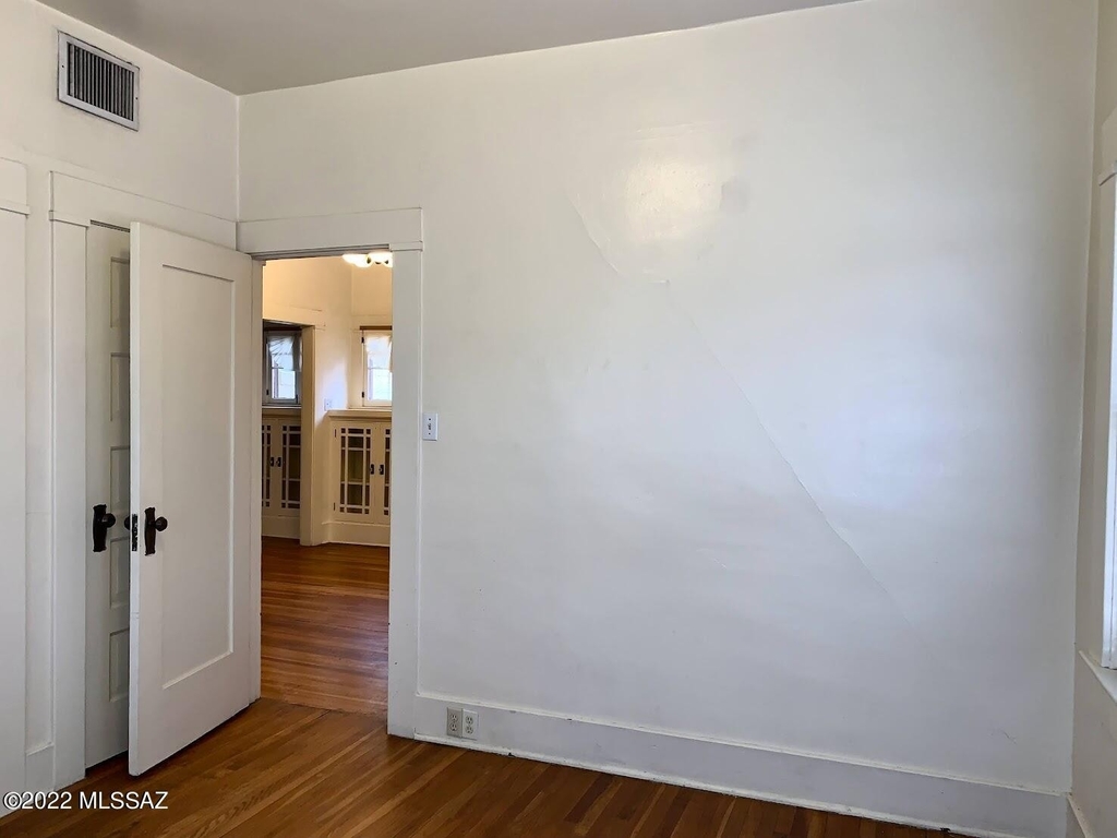 104 E 2nd Street - Photo 12