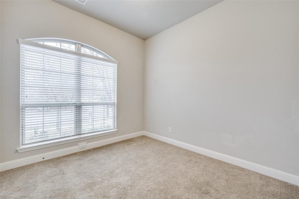 16100 Benbrook Boulevard - Photo 13