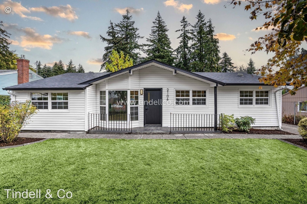 2106 Se 145th Ave - Photo 0