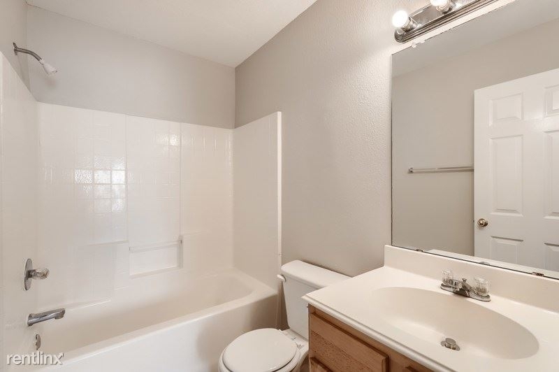 409 West Maple Street Unit - Photo 9