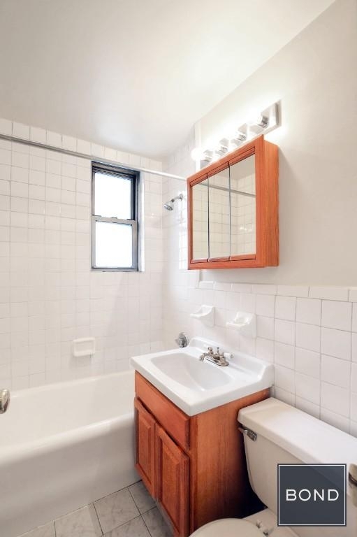 301 East 38th Street - Photo 4