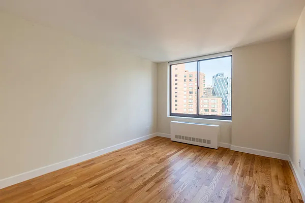 235 West 38th Street - Photo 4