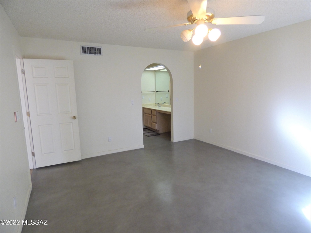 3050 N Ardmore Court - Photo 14