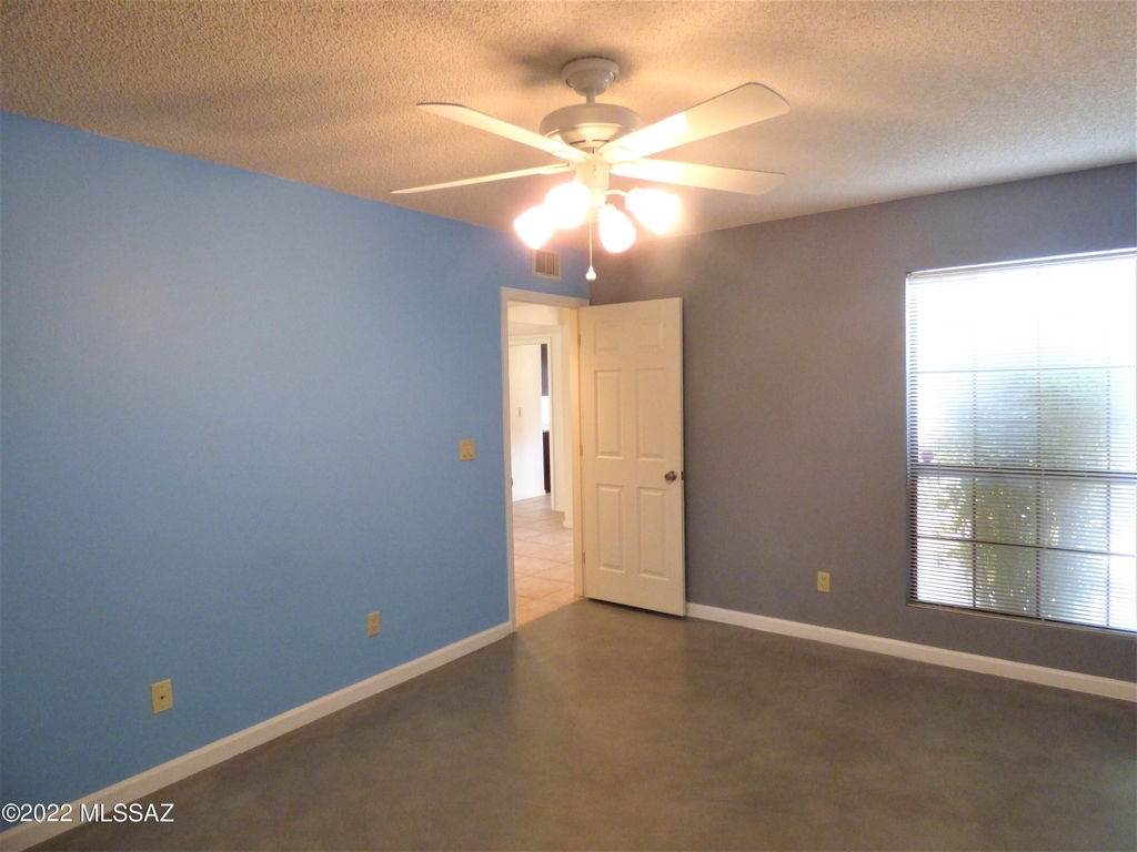 3050 N Ardmore Court - Photo 21