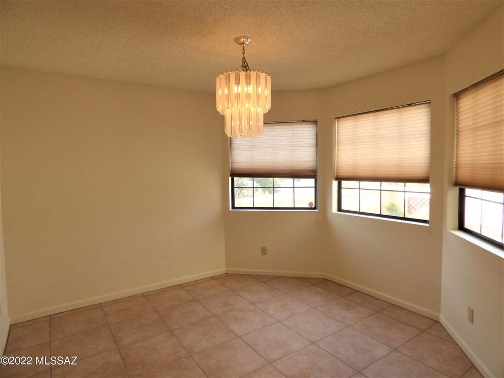 3050 N Ardmore Court - Photo 7