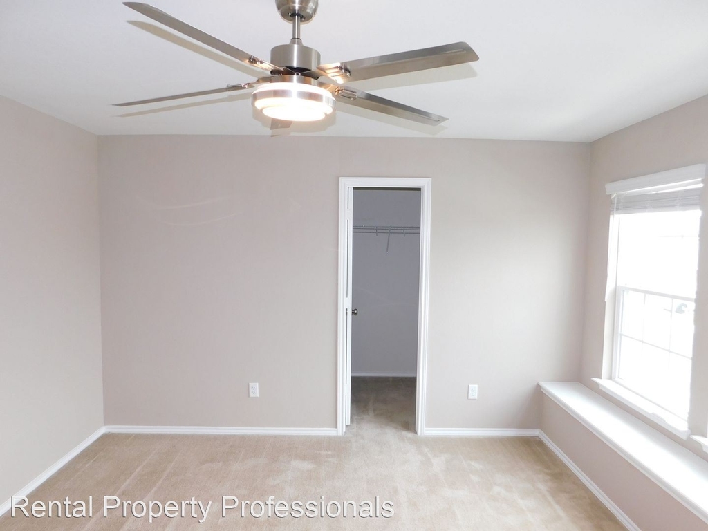 12027 Silver Heights - Photo 16