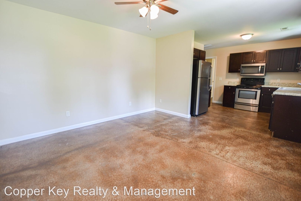 308 E Railroad Street - Photo 2