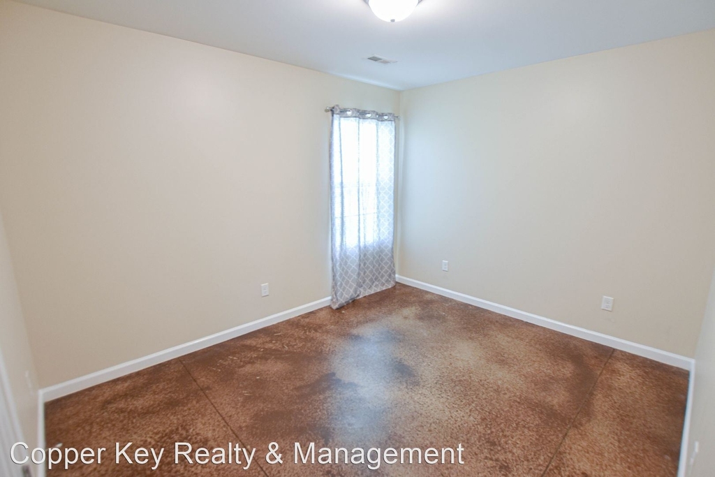 308 E Railroad Street - Photo 12