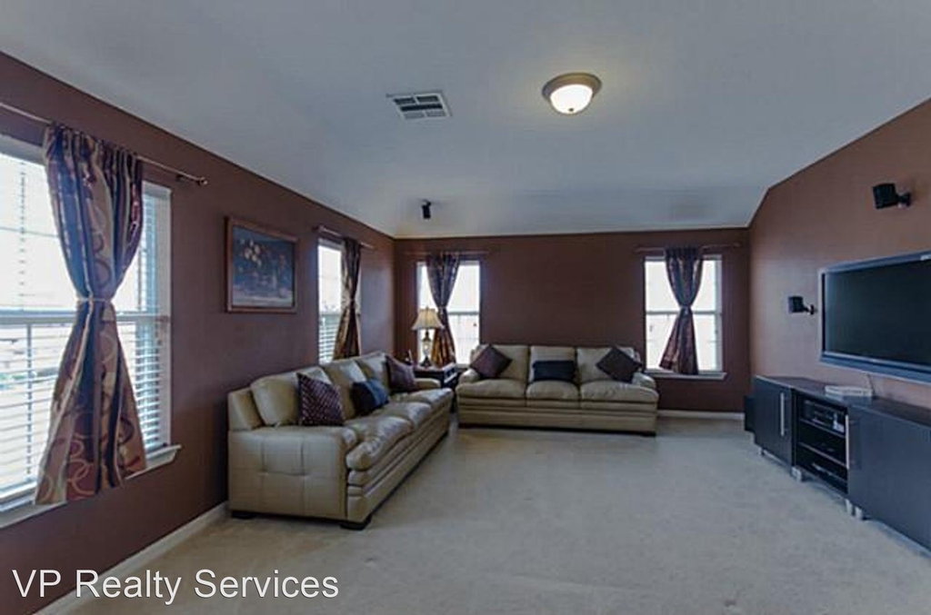 2905 Holly Lane - Photo 3