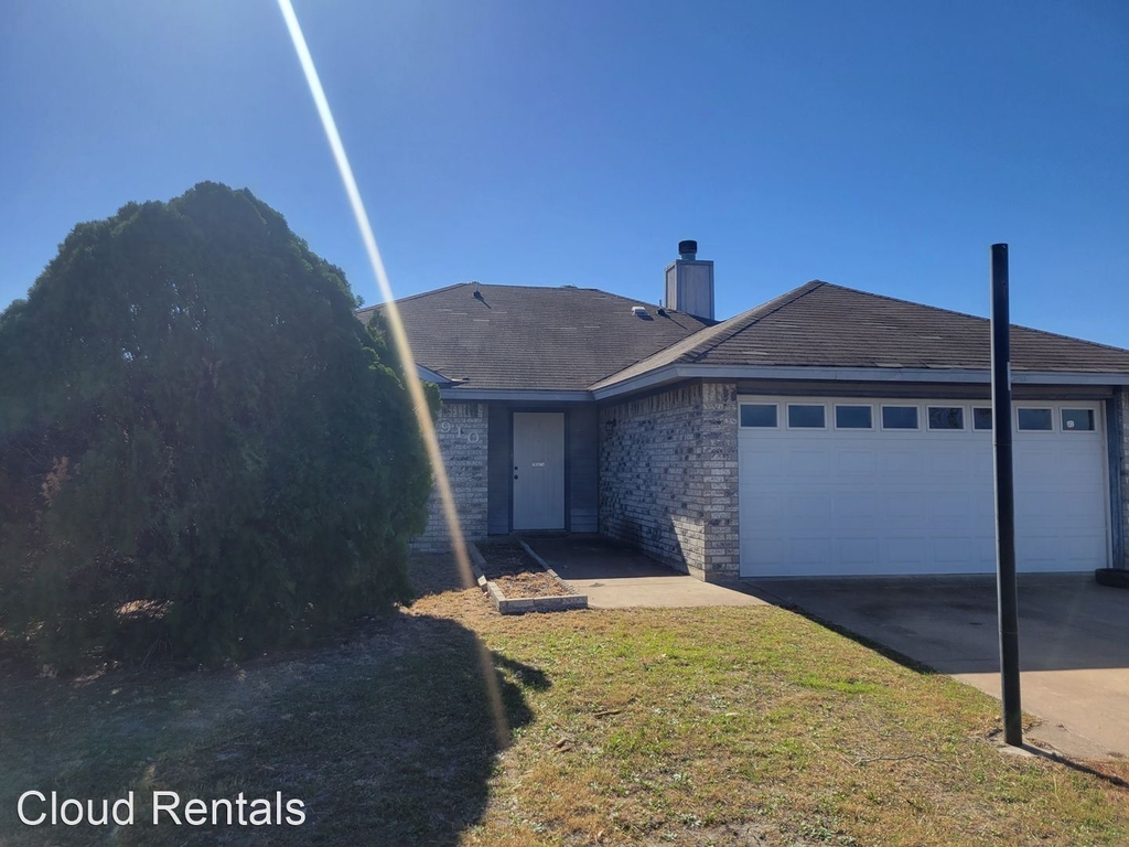 2910 Woodlands Dr - Photo 0