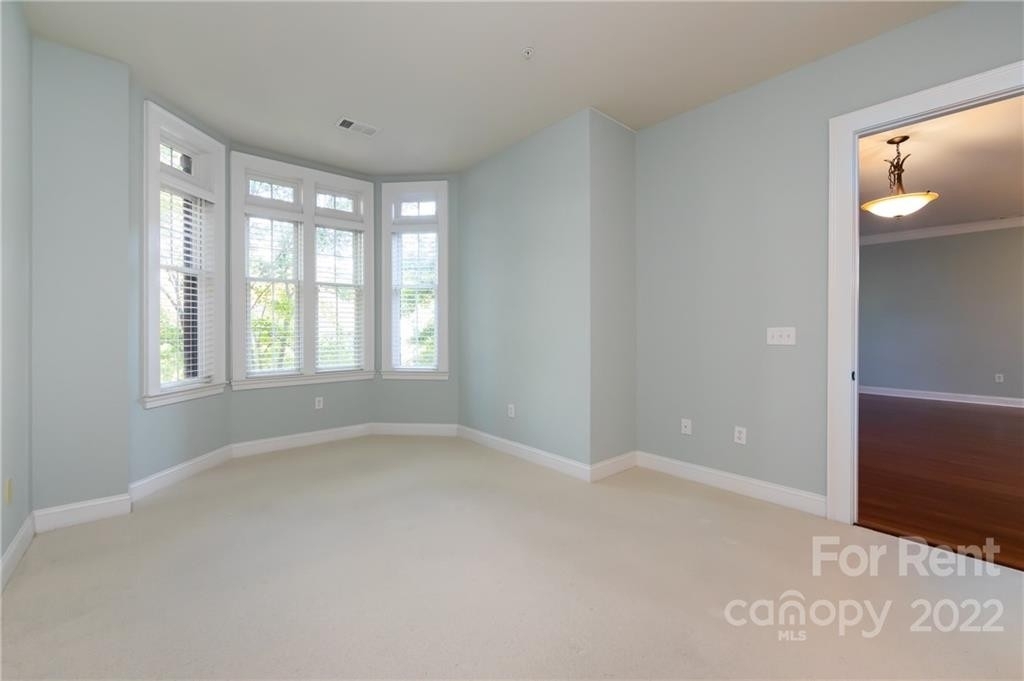 2810 Selwyn Avenue - Photo 13