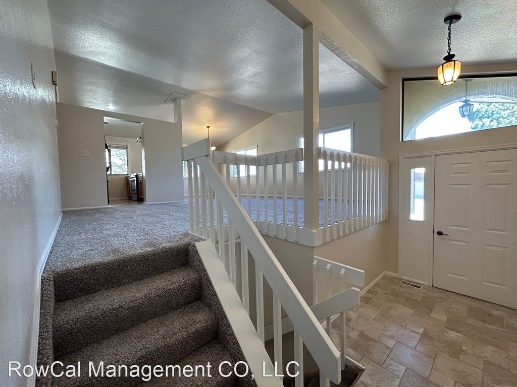 2223 Ptarmigan Lane - Photo 4