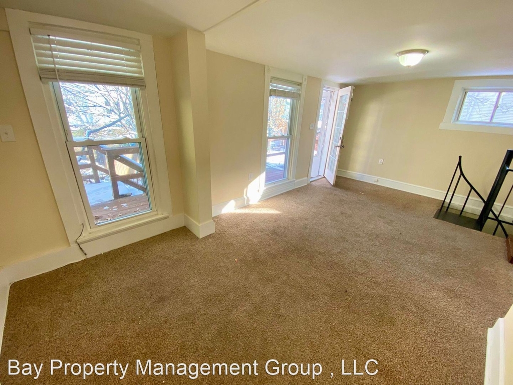 5009 Roland Ave - Photo 1