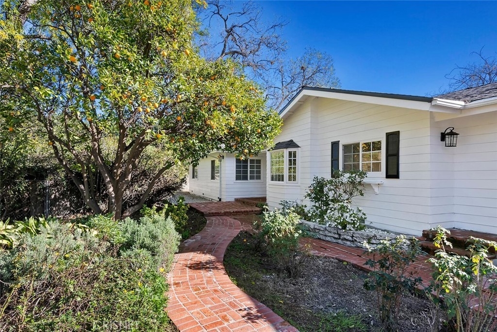 23308 Collins Street - Photo 41