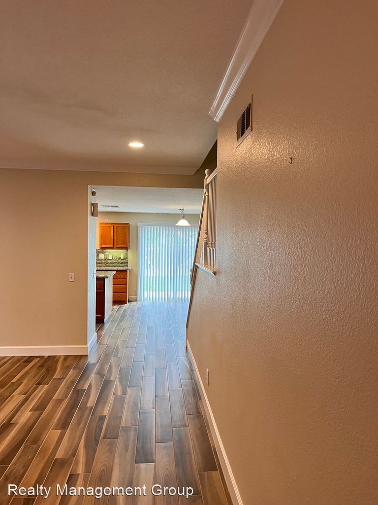 29150 Goldenstar Way - Photo 3