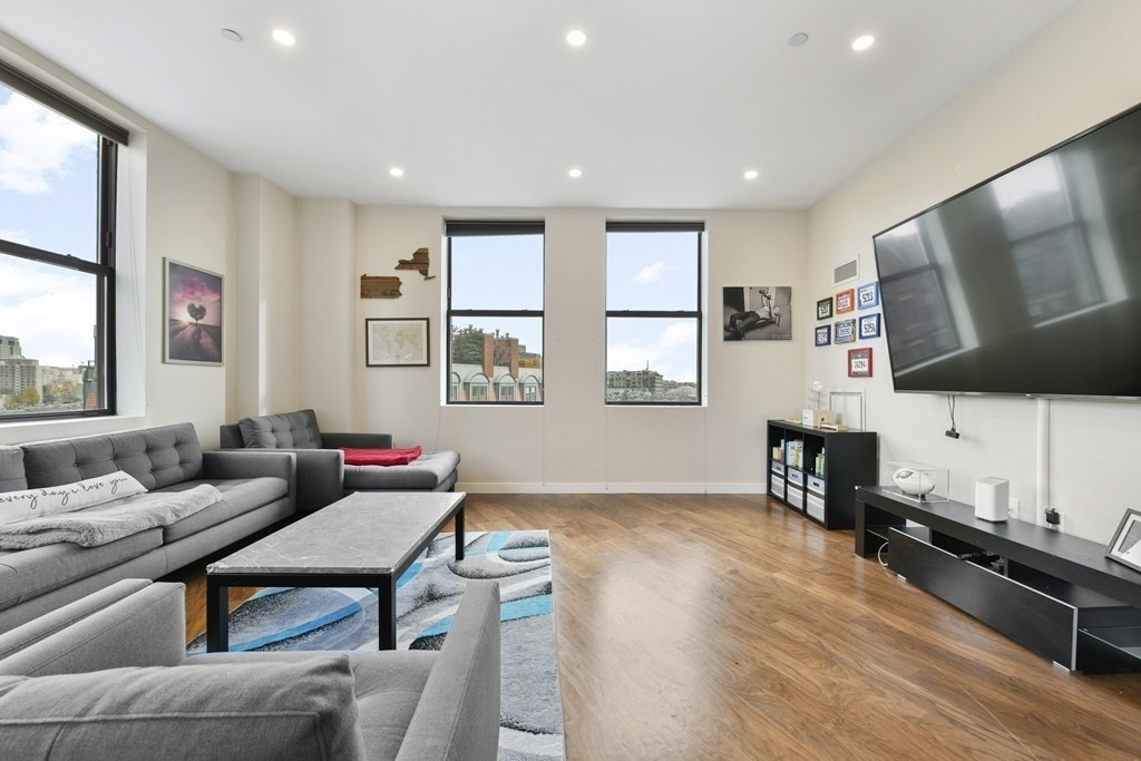 285 Columbus Avenue - Photo 8