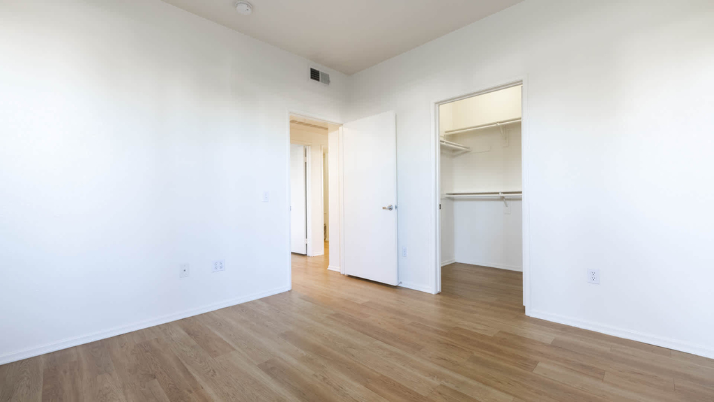 1005 N. Center Avenue - Photo 18