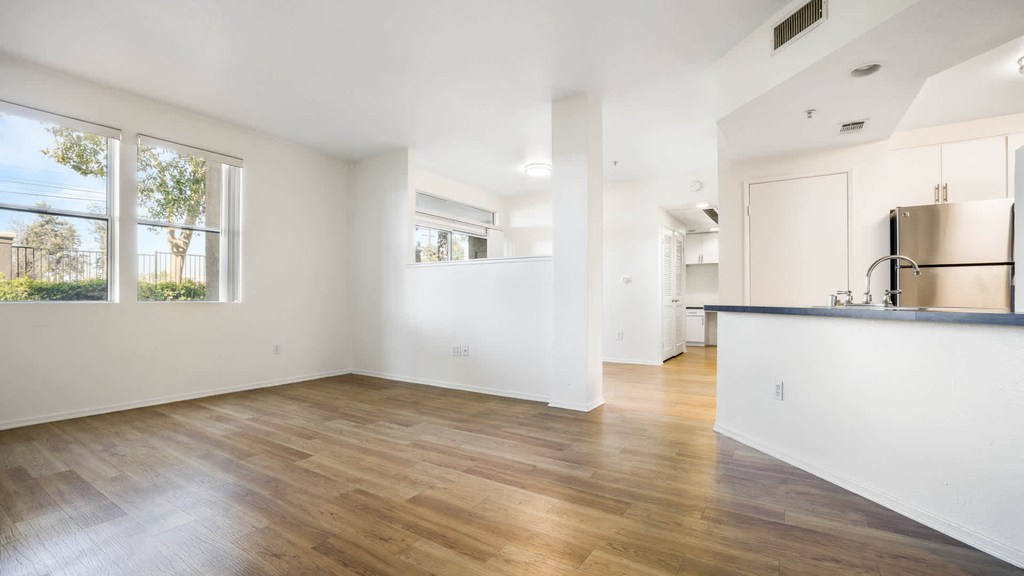 1005 N. Center Avenue - Photo 12