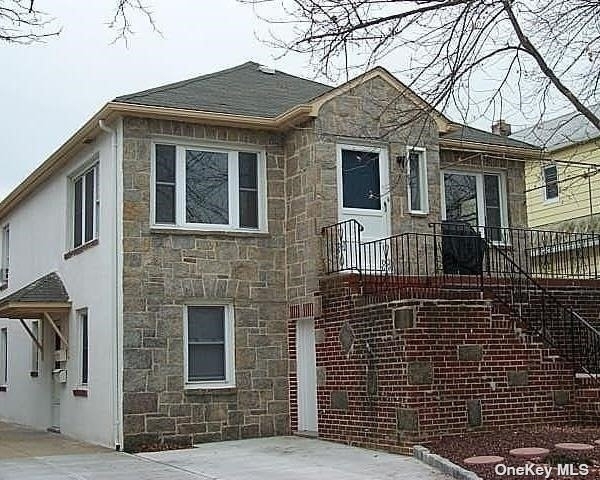 657 E Penn Street - Photo 0