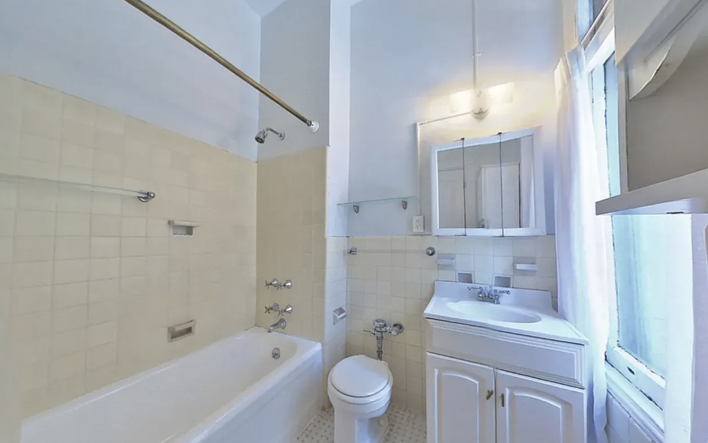 284 Fifth Avenue - Photo 5