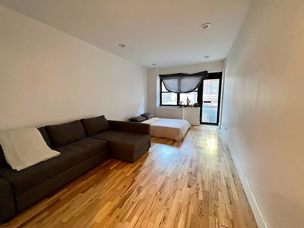 207 East 37th Street - Photo 2