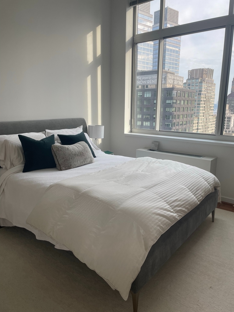 33 West End Avenue - Photo 2