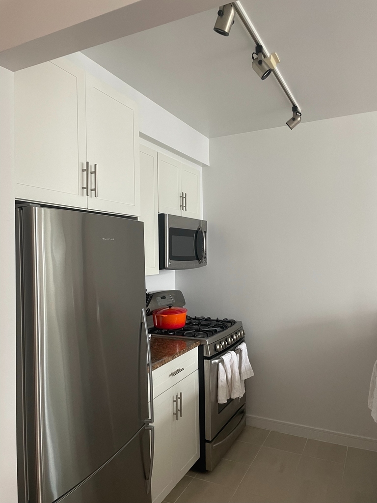 33 West End Avenue - Photo 4