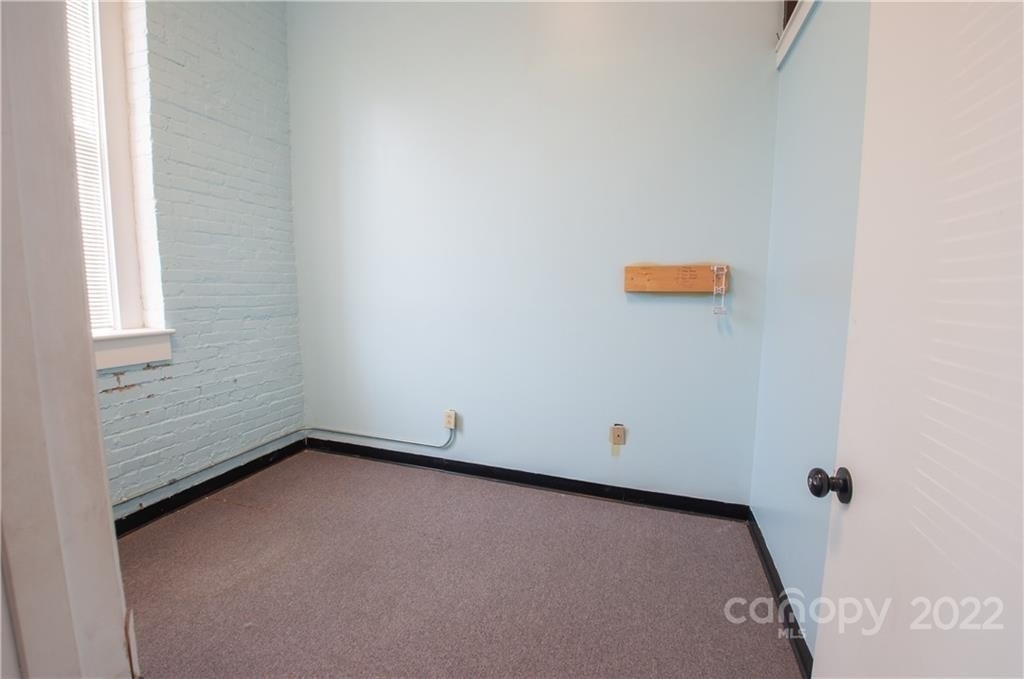 215 W Broad Street - Photo 2