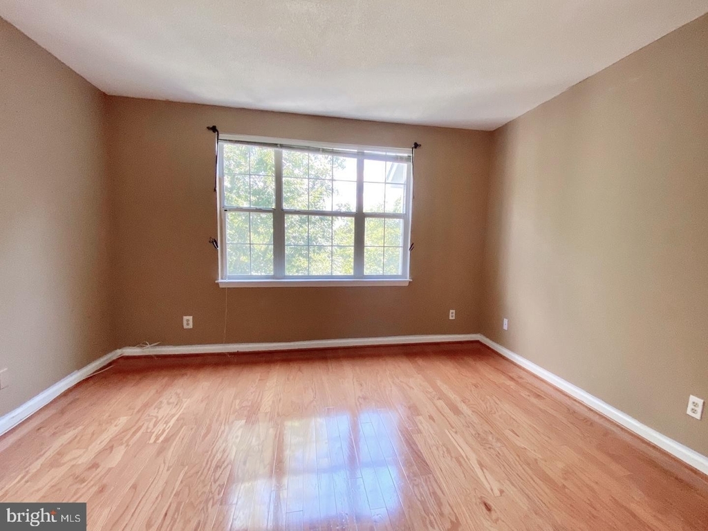 20283 Beechwood Terrace - Photo 8