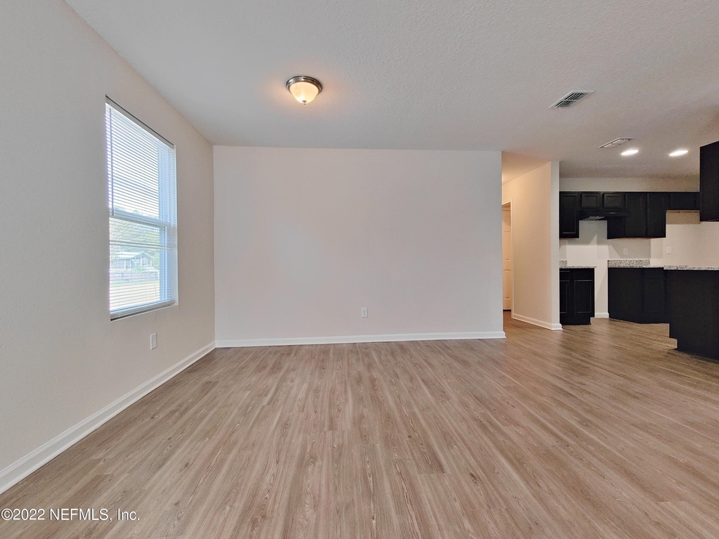 8083 Nussbaum Dr - Photo 2