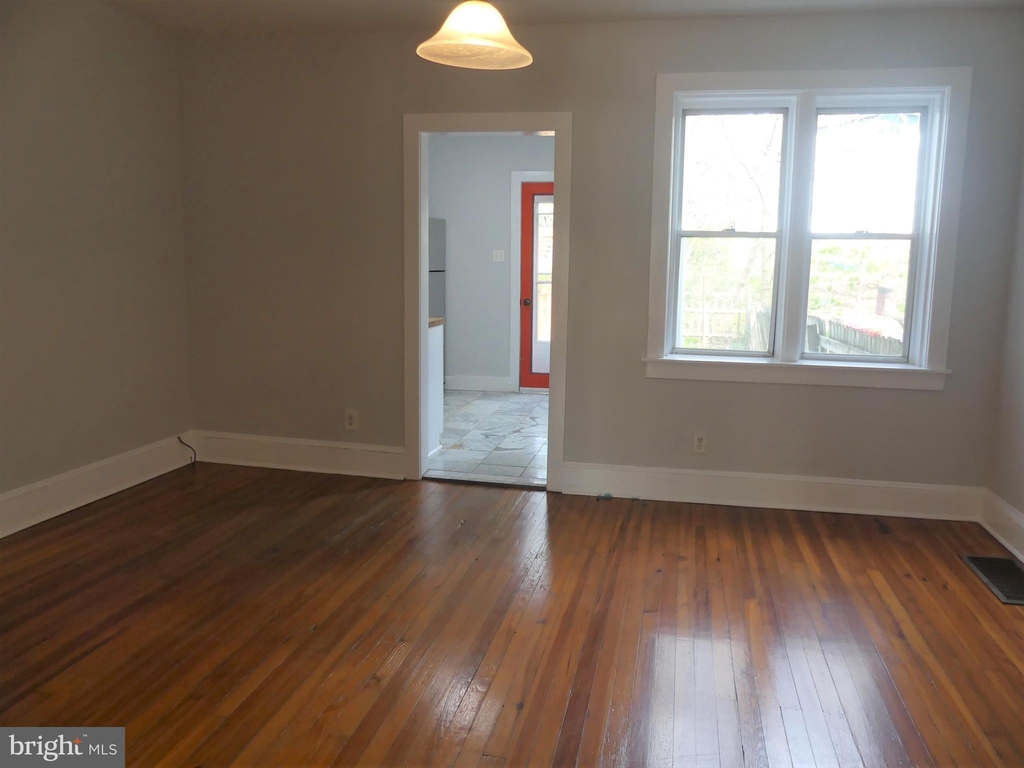 421 W Baltimore Avenue - Photo 8