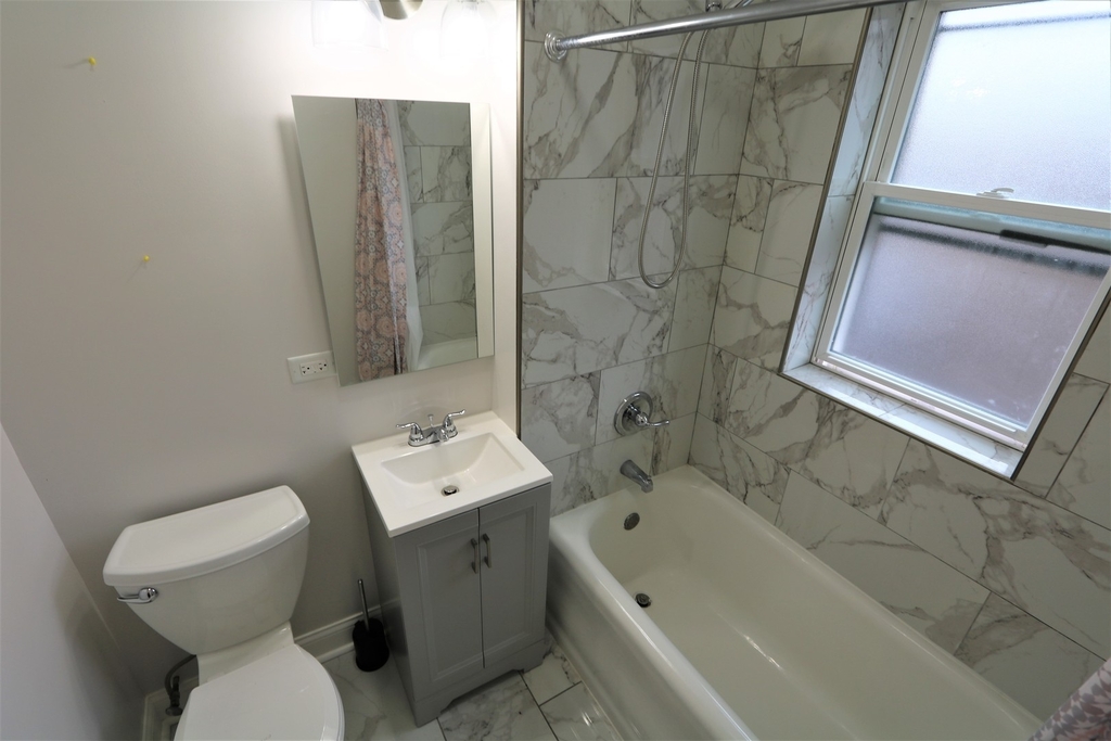 8033 S St. Lawrence Avenue - Photo 11