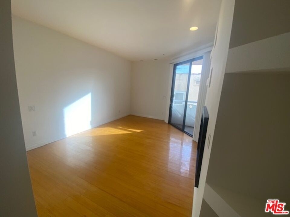 326 Westminster Ave - Photo 5